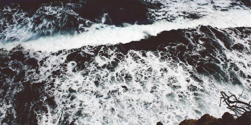 容器化双雄：Docker与Kubernetes在企业级部署中的对比与融合之道